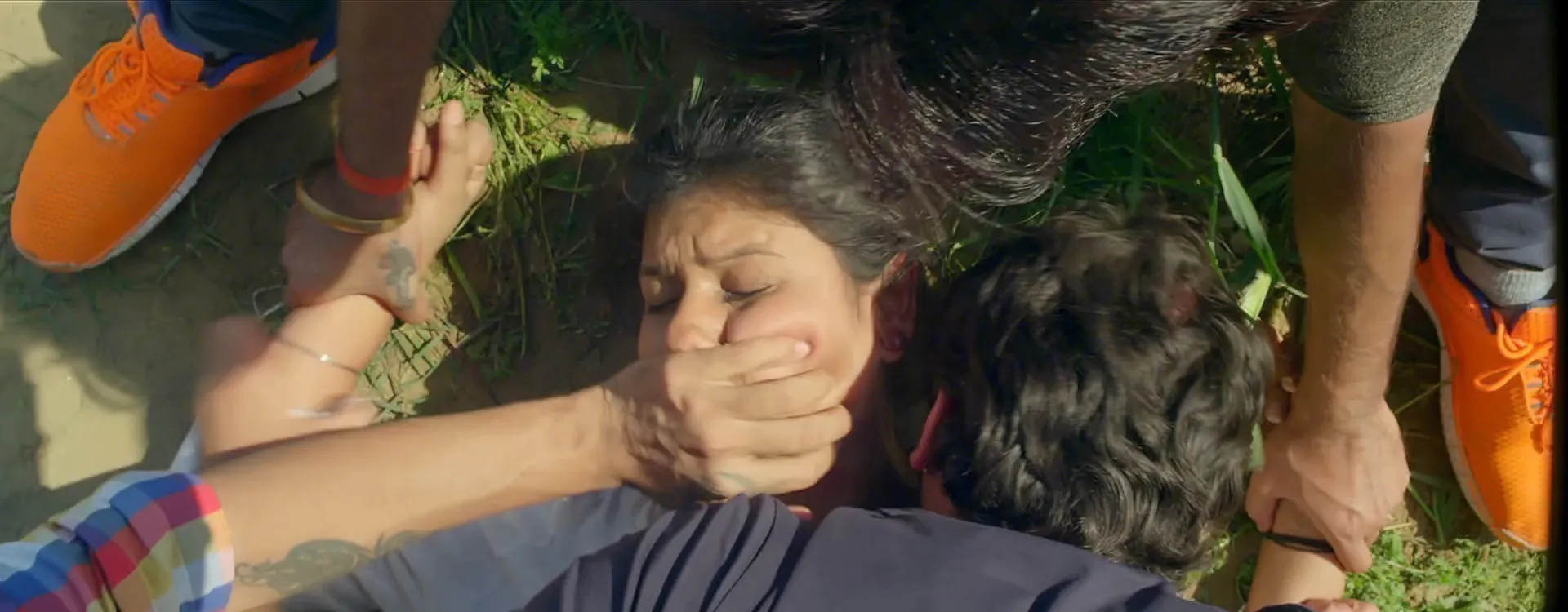 Screenshot 1 - A Daughters Tale Pankh 2017 Hindi Dual Audio