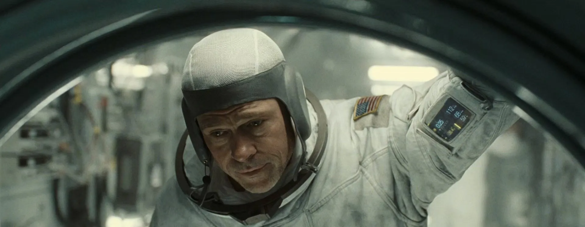 Screenshot 3 - Ad Astra 2019 Hindi - English Dual Audio