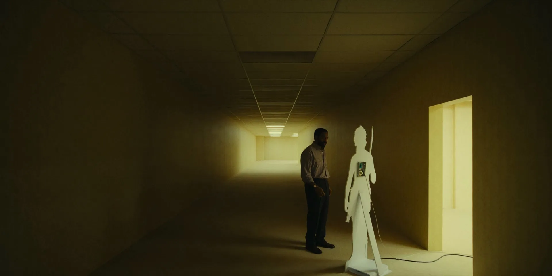 Screenshot 3 - Backrooms 2026 Hindi - English Dual Audio