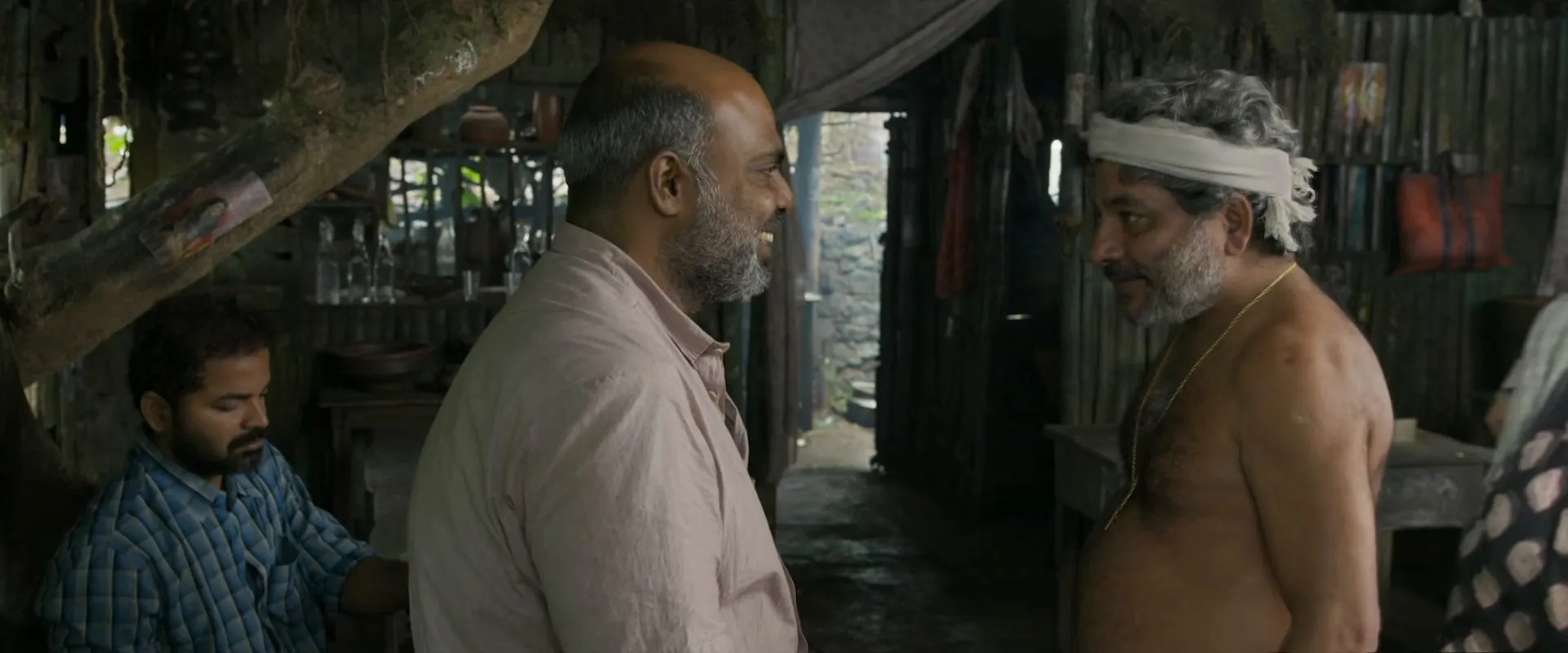Screenshot 1 - Churuli 2021 Hindi - Malayalam Dual Audio