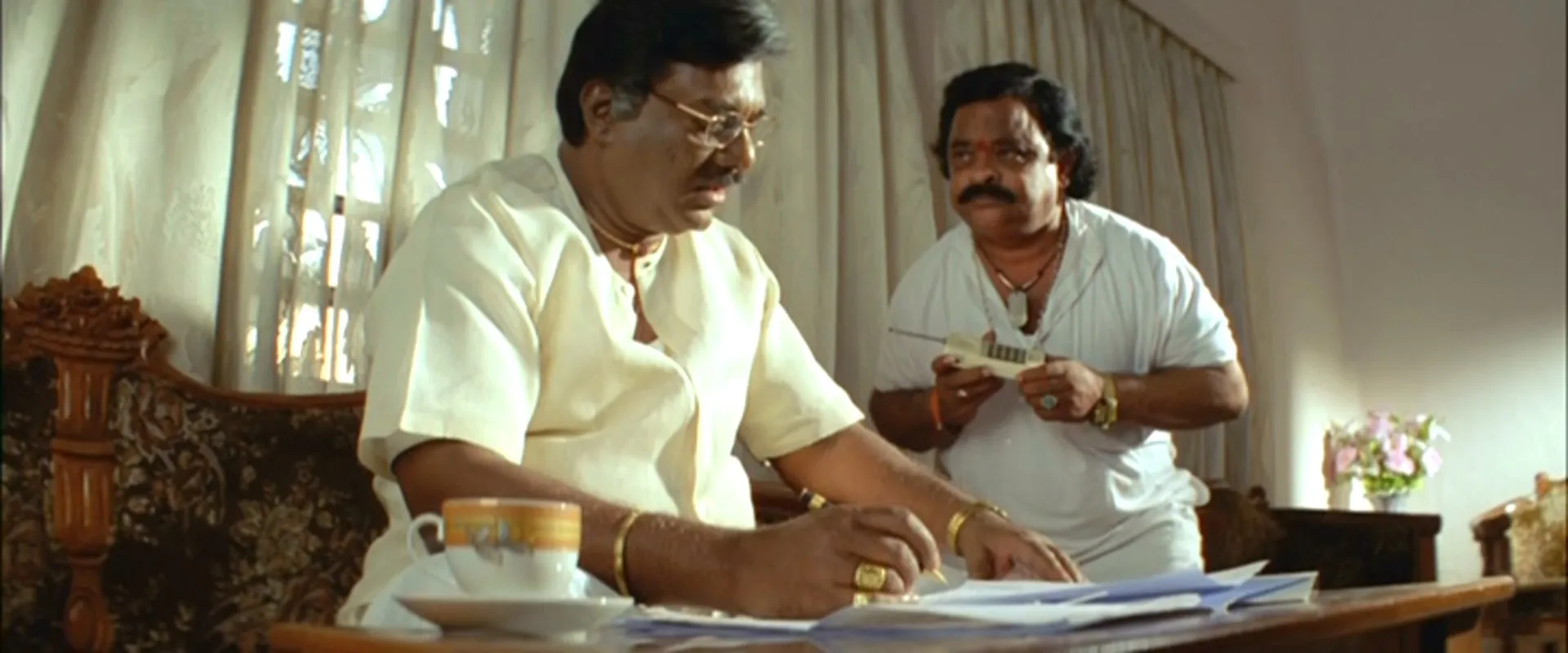 Screenshot 1 - Dum (Happy) 2006 Hindi - Telugu Dual Audio