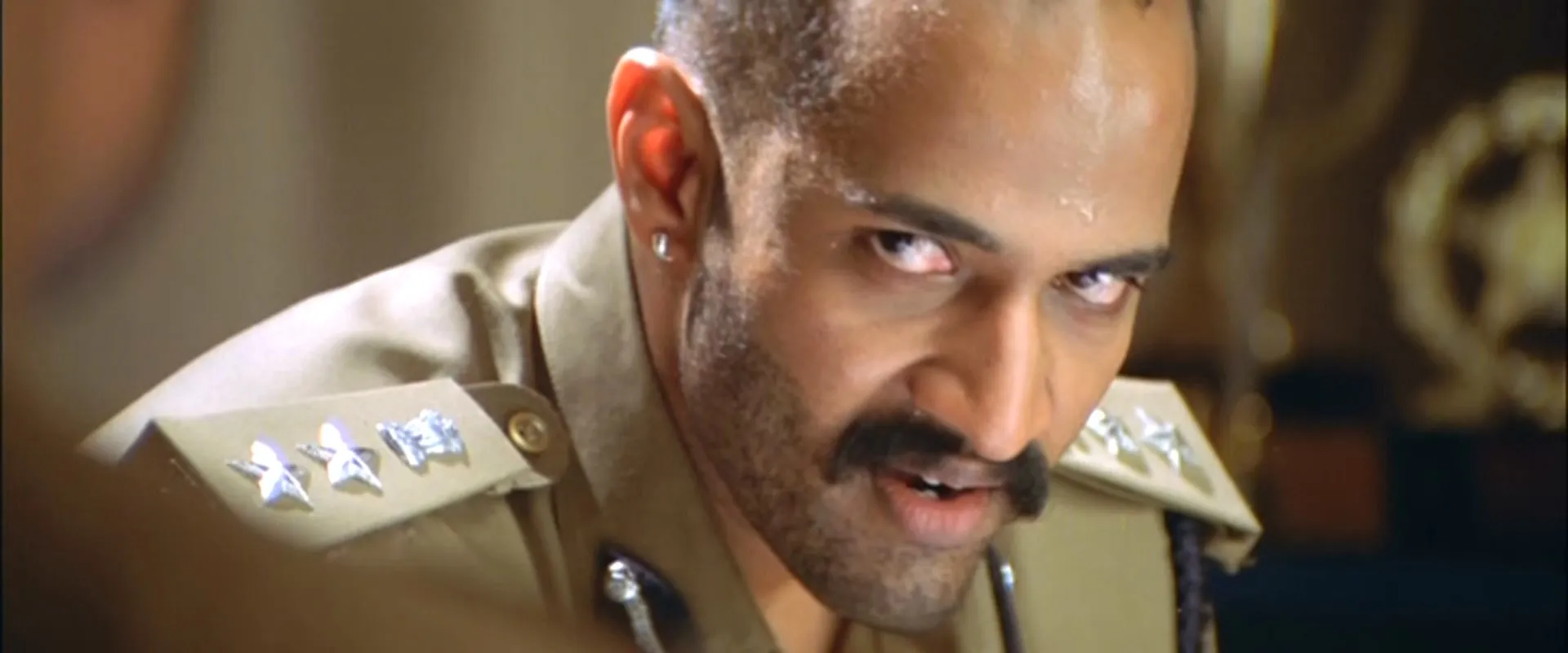 Screenshot 4 - Dum (Happy) 2006 Hindi - Telugu Dual Audio