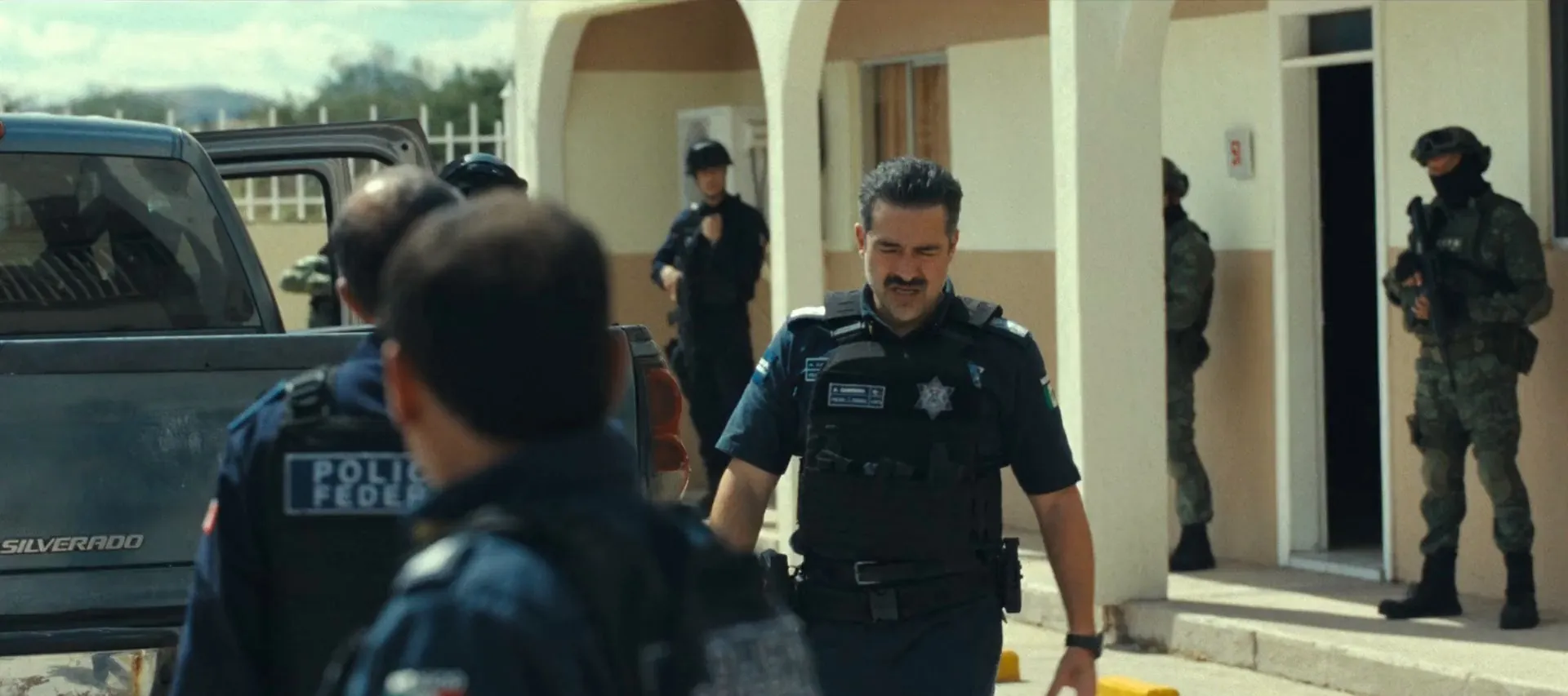 Screenshot 5 - Facing El Chapo 2026 Hindi - English Dual Audio