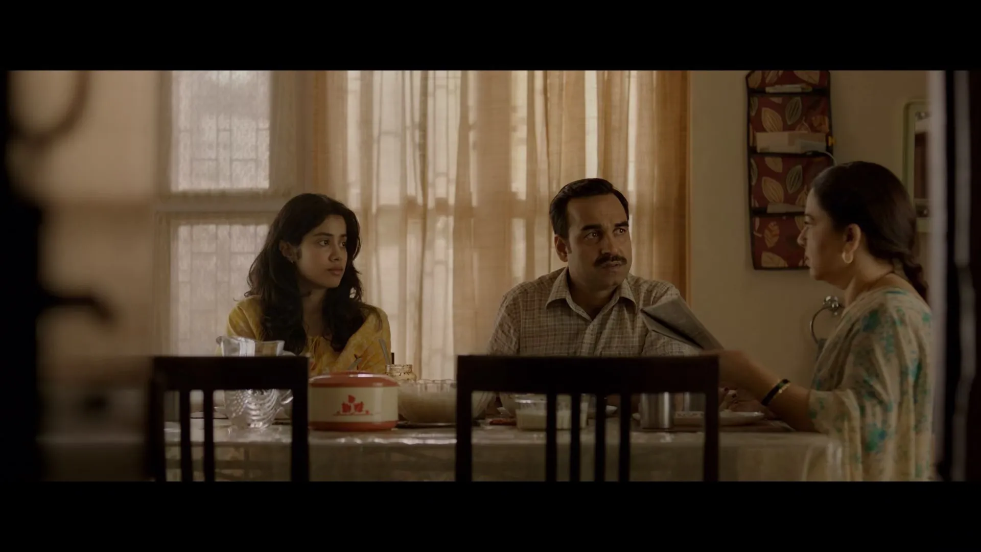 Screenshot 2 - Gunjan Saxena: The Kargil Girl 2020 Hindi Dual Audio