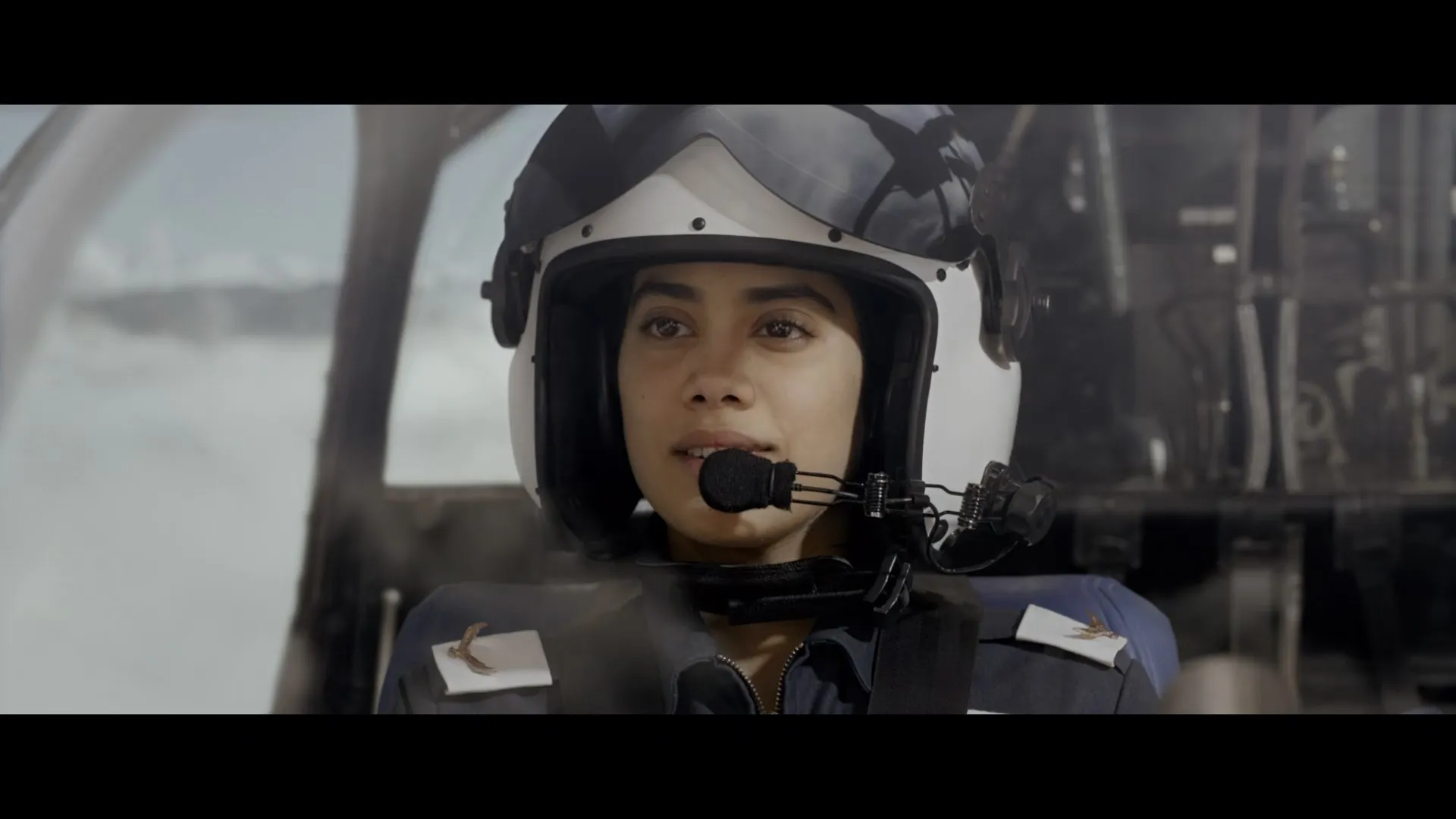 Screenshot 3 - Gunjan Saxena: The Kargil Girl 2020 Hindi Dual Audio