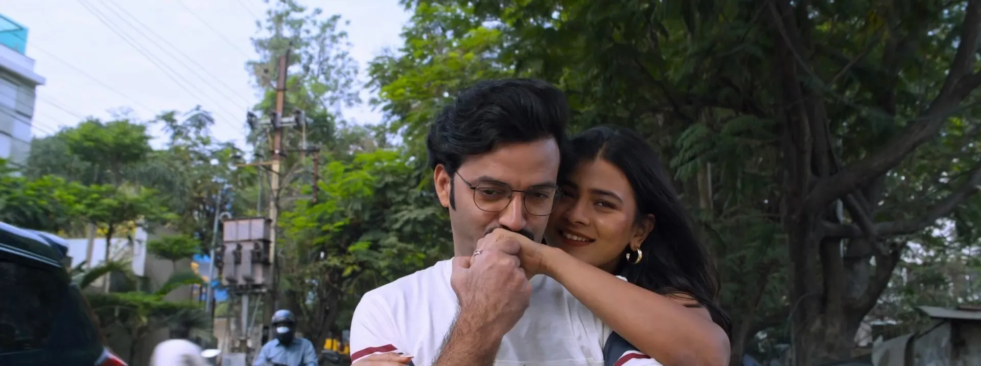 Screenshot 1 - Honeymoon Express 2024 Hindi Dual Audio