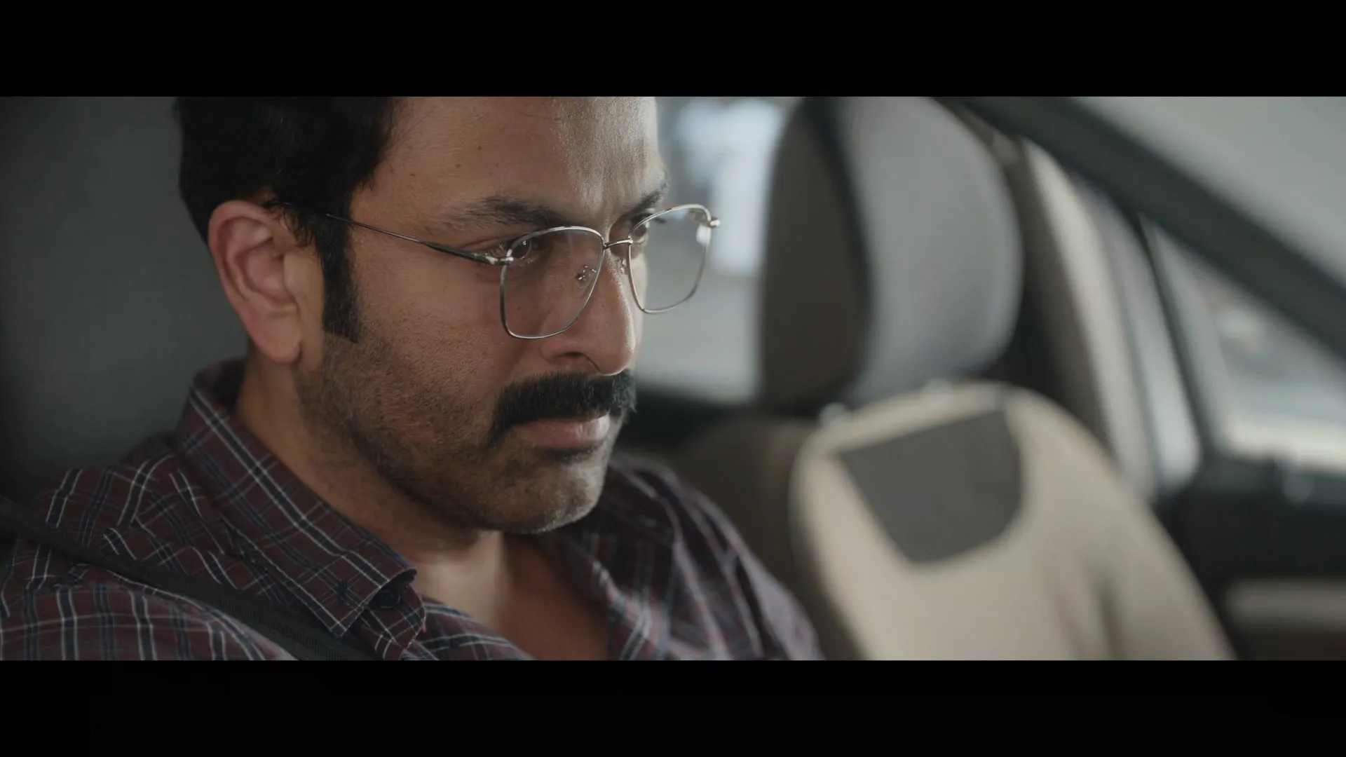 Screenshot 1 - I, Nobody 2026 Hindi - Malayalam Dual Audio