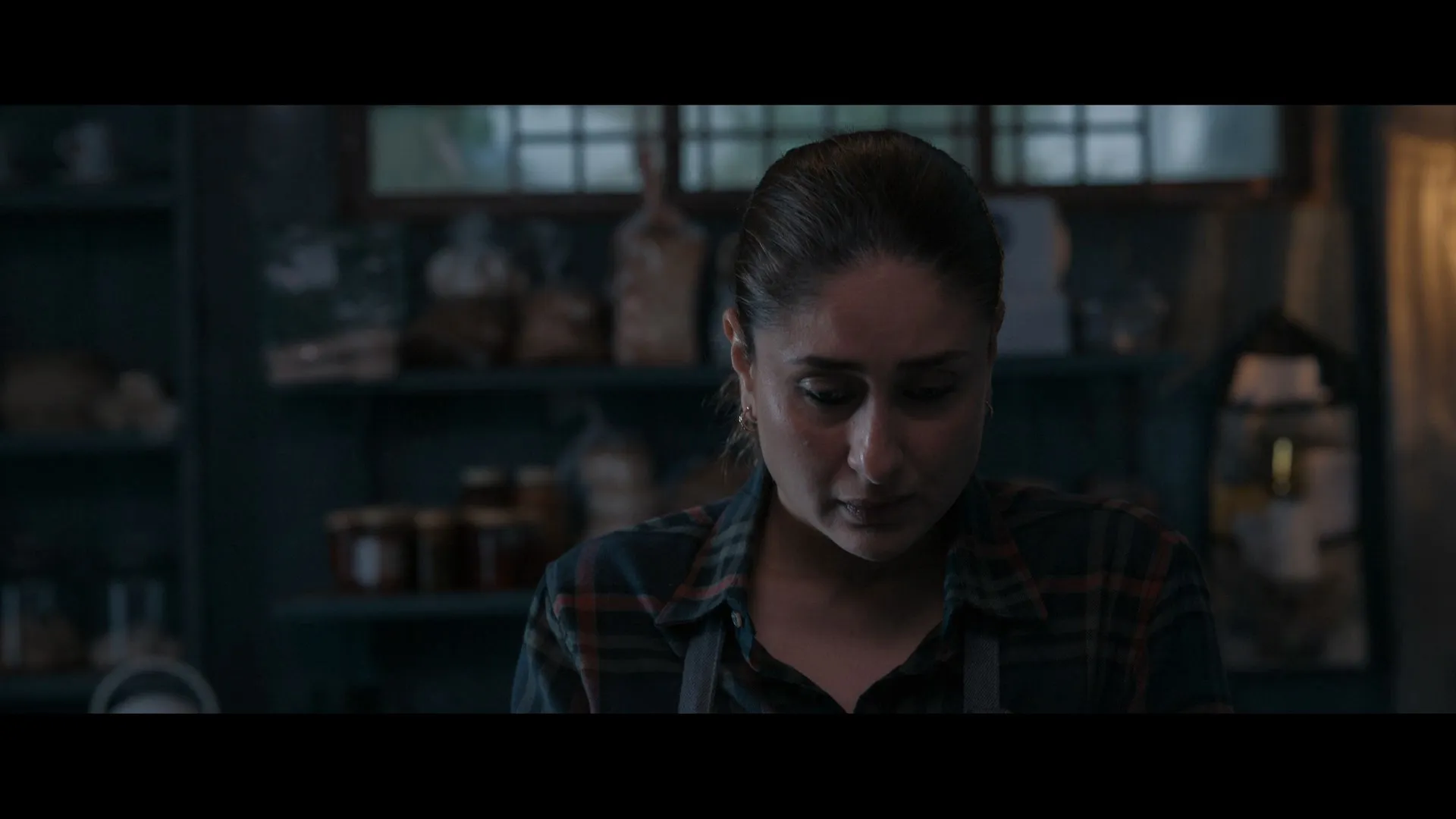 Screenshot 1 - Jaane Jaan 2023 Hindi Dual Audio