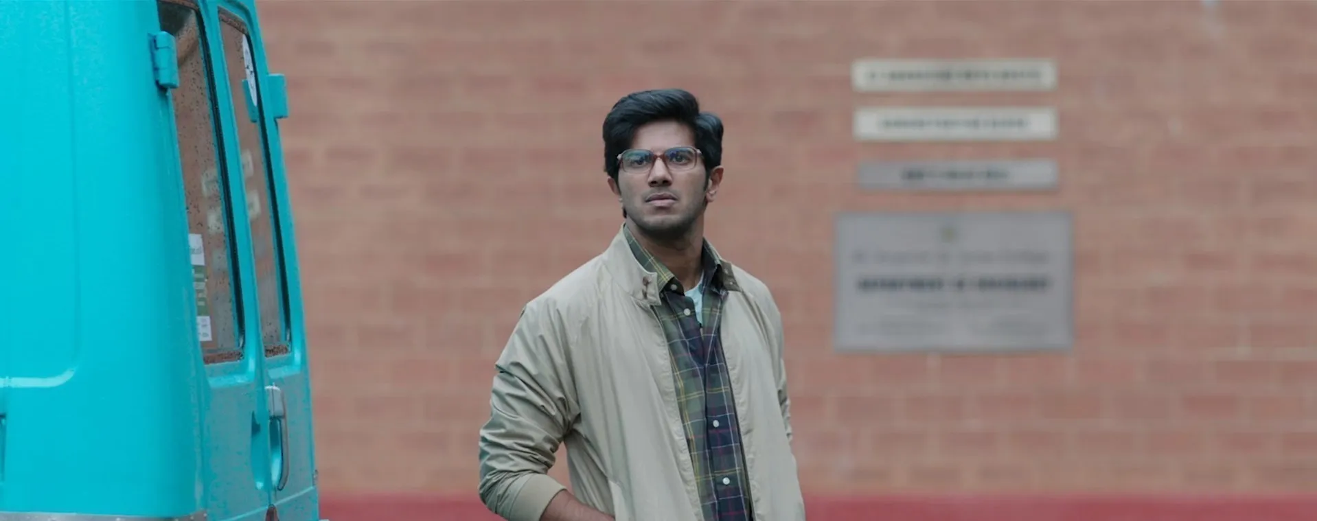 Screenshot 2 - Karwaan 2018 Hindi Dual Audio