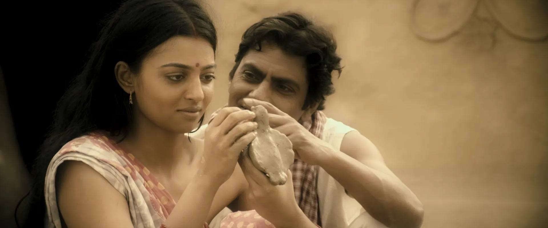 Screenshot 1 - Manjhi: The Mountain Man 2015 Hindi Dual Audio