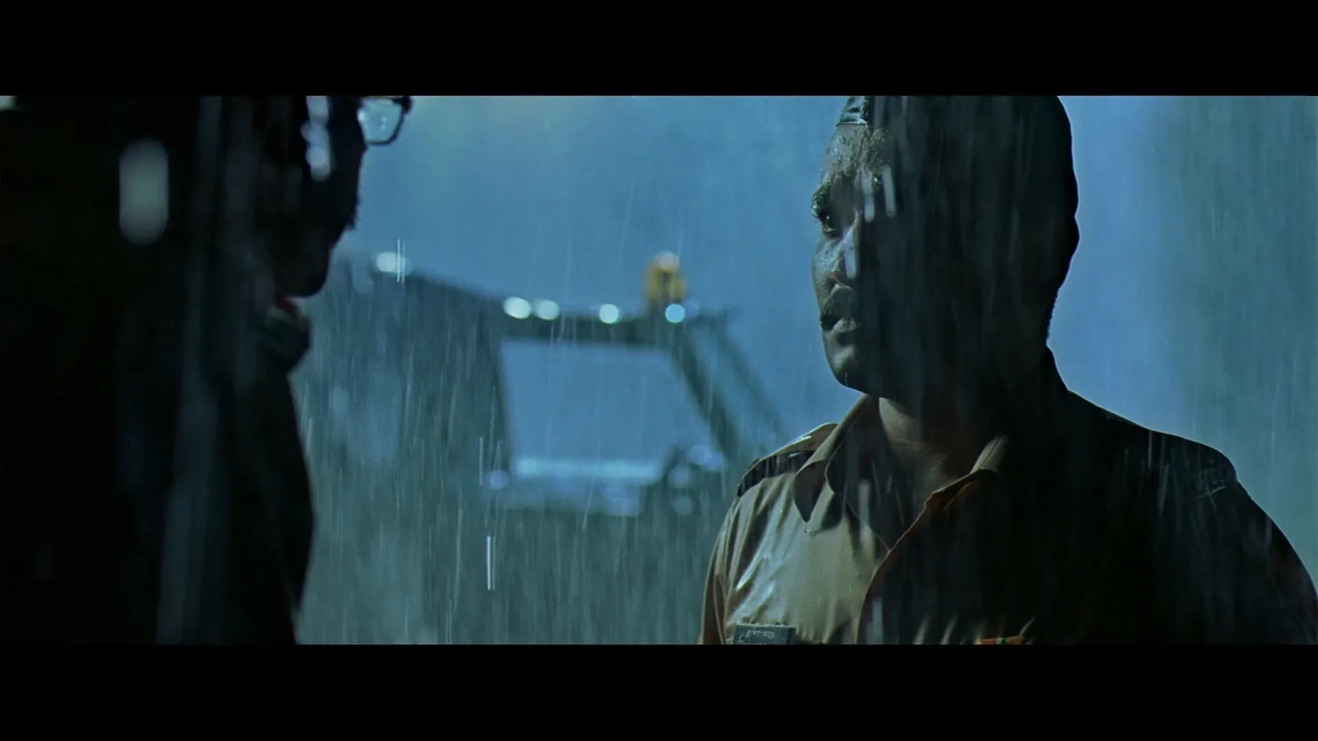 Screenshot 3 - Mumbai Meri Jaan 2008 Hindi Dual Audio