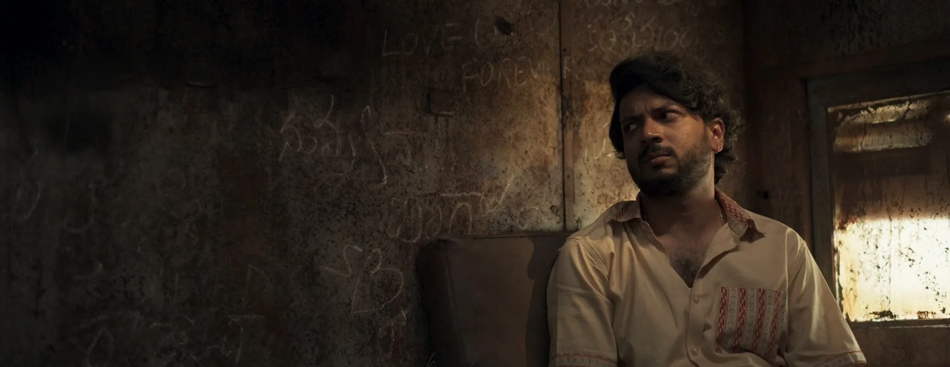 Screenshot 1 - Paradha 2025 Hindi - Telugu Dual Audio