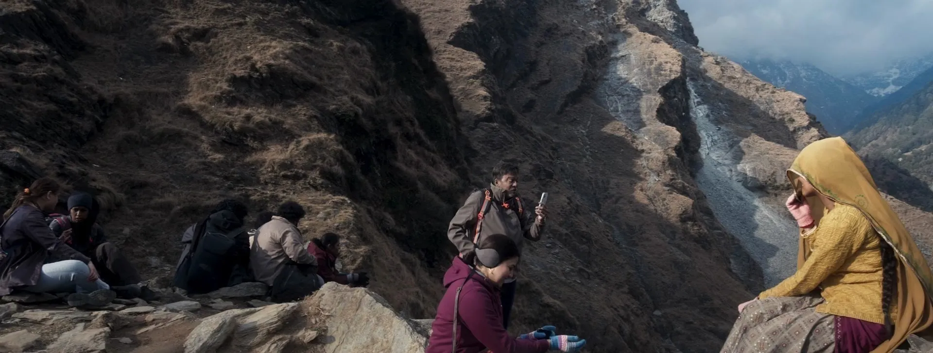Screenshot 3 - Paradha 2025 Hindi - Telugu Dual Audio