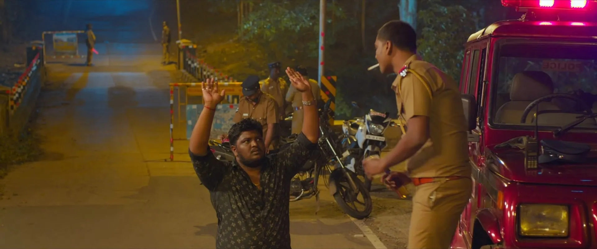 Screenshot 1 - Sattam En Kaiyil 2024 Hindi - Tamil Dual Audio