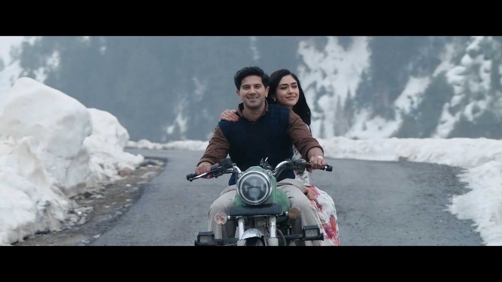 Screenshot 4 - Sita Ramam 2022 Hindi - Telugu Dual Audio