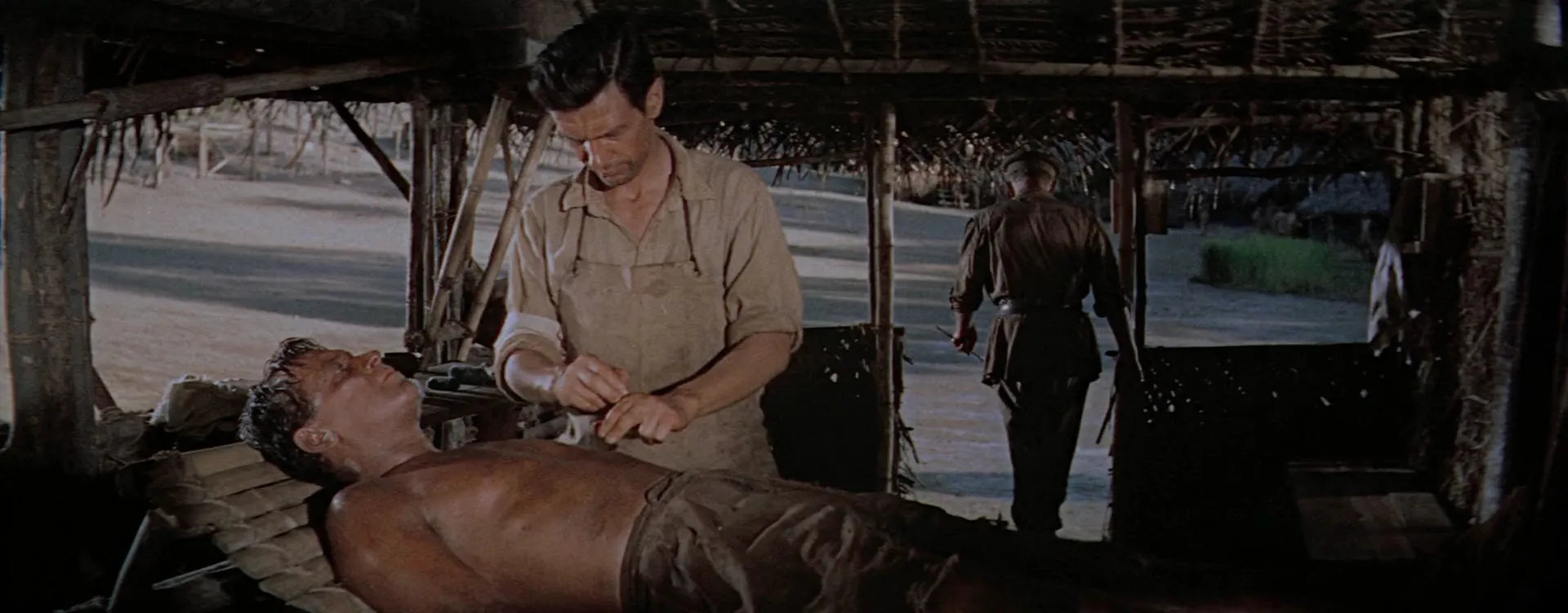 Screenshot 2 - The Bridge on the River Kwai 1957 Hindi - English Dual Audio