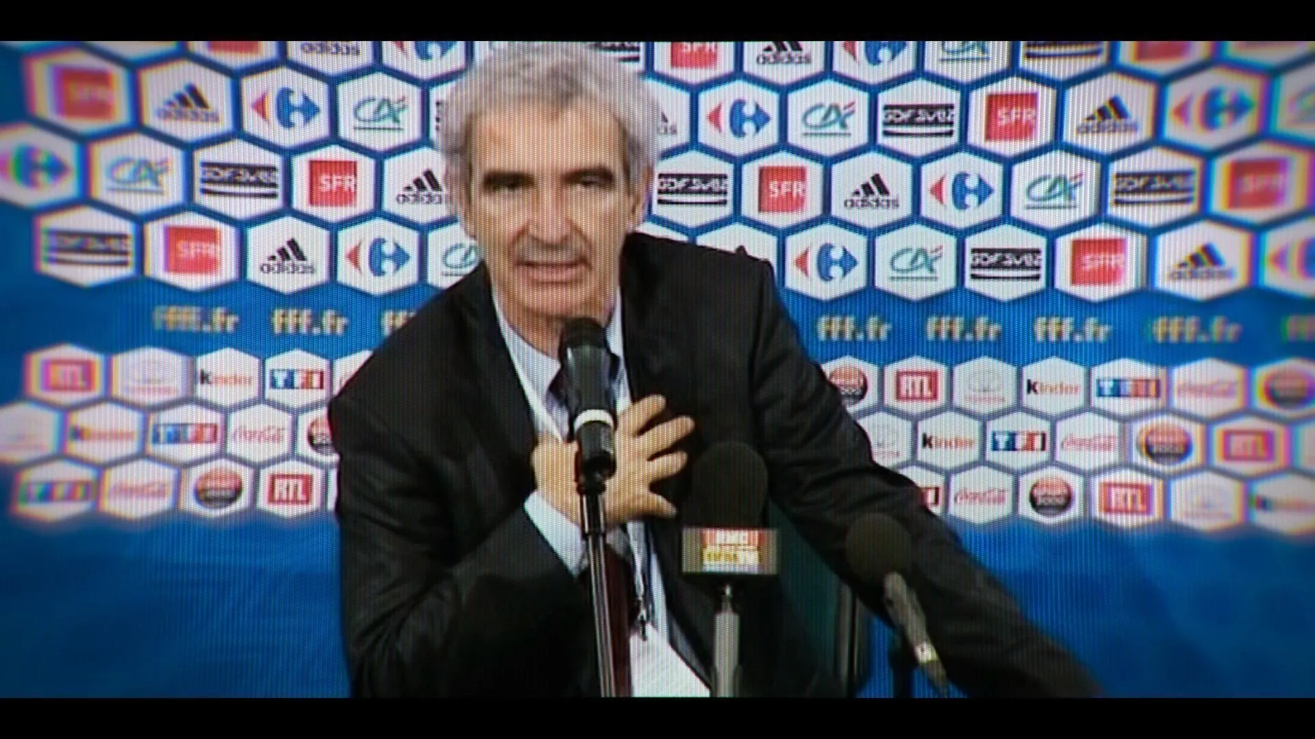 Screenshot 1 - The Bus: A French Football Mutiny 2026 Hindi - French Audio