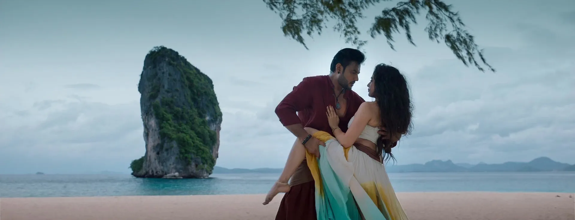 Screenshot 5 - The Devil 2025 Hindi (HQ-DUB) & Kannada Dual Audio