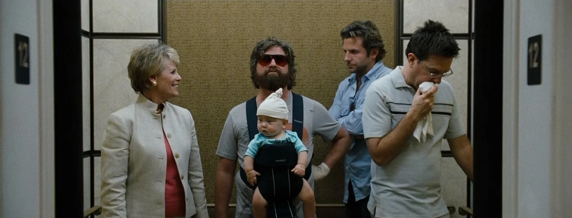 Screenshot 3 - The Hangover 2009 Hindi - English Audio