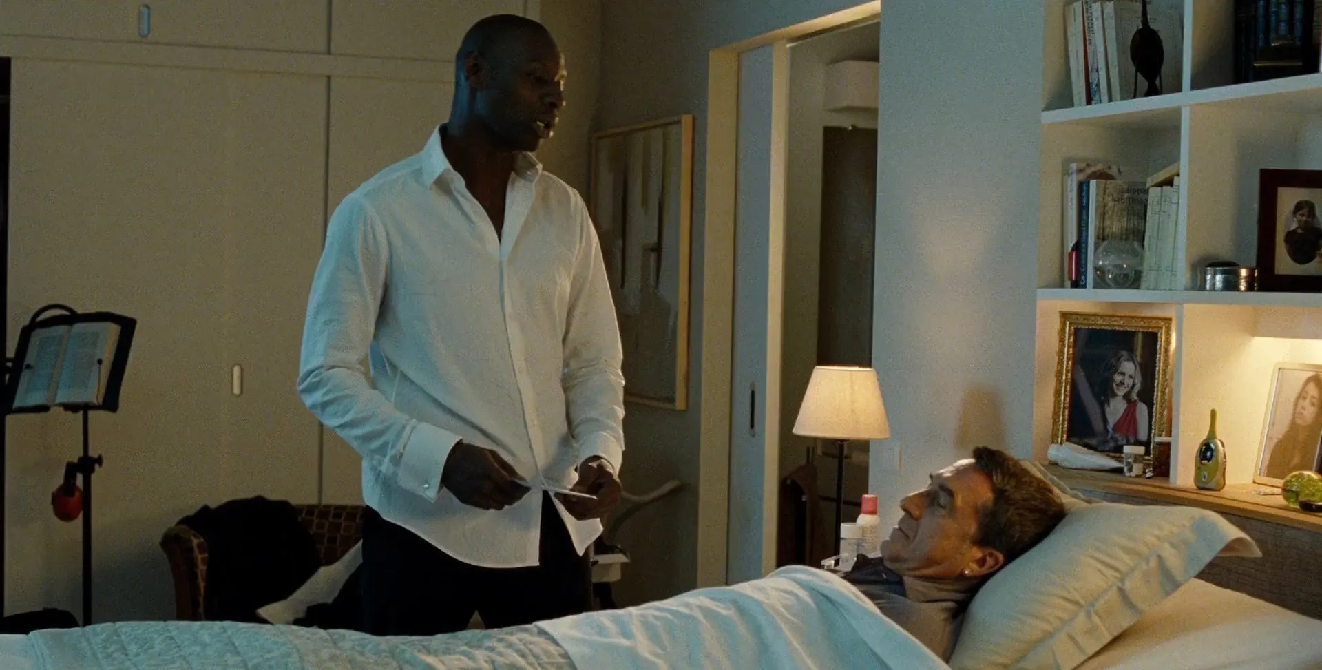 Screenshot 4 - The Intouchables 2011 Hindi - English Dual Audio