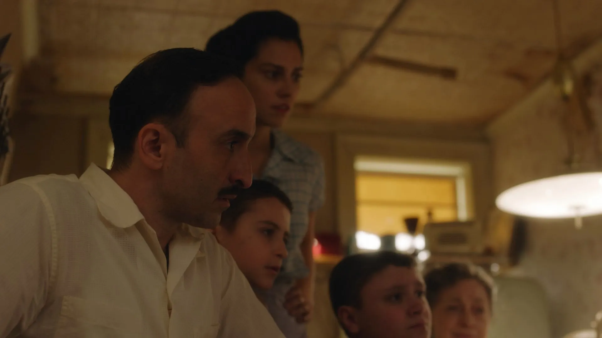 Screenshot 3 - The Marvelous Mrs. Maisel 2018 Season 2 Hindi - English Audio [ALL EPISODES]