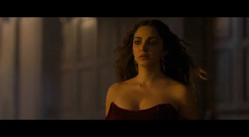 Screenshot 3 - Toxic: A Fairy Tale for Grown-ups 2026 Hindi - Tamil Dual Audio