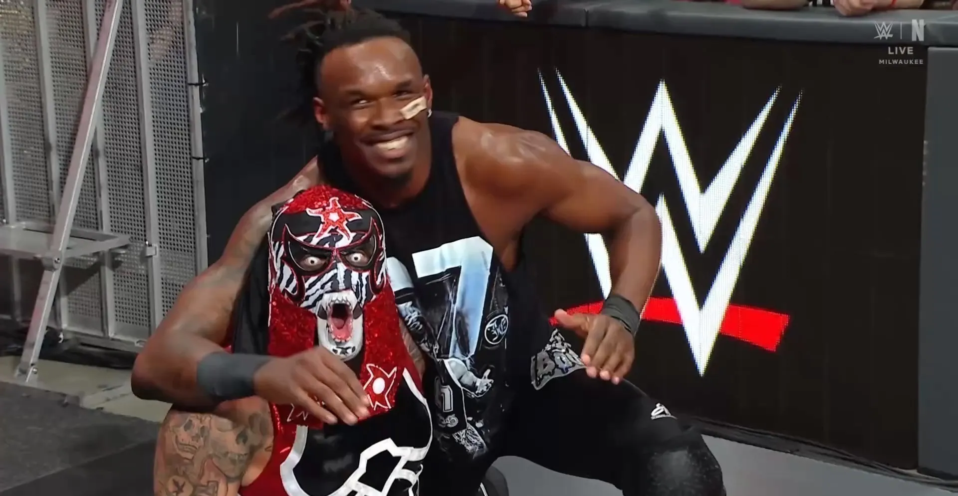 Screenshot 4 - WWE Monday Night Raw 2026 Hindi - English Dual Audio (28th September)