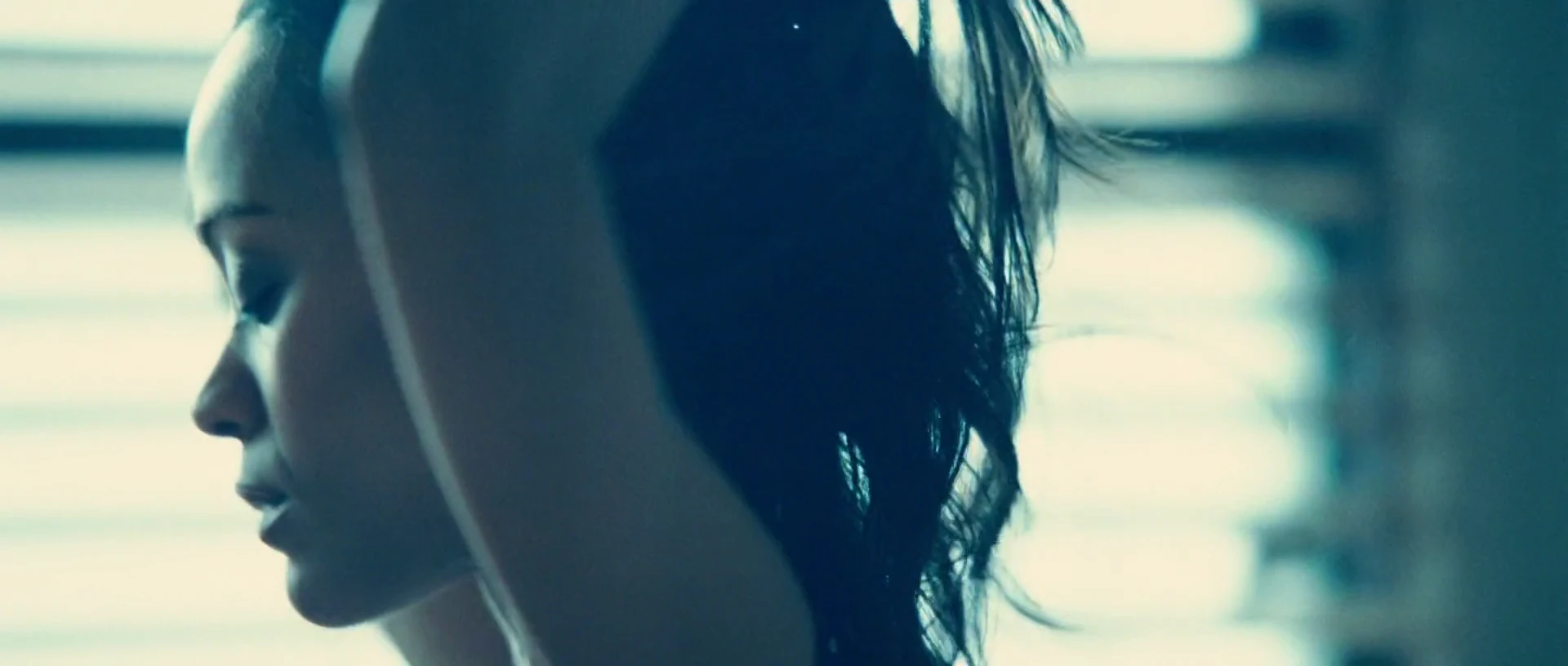 Screenshot 5 - Colombiana 2011 Hindi Dual Audio