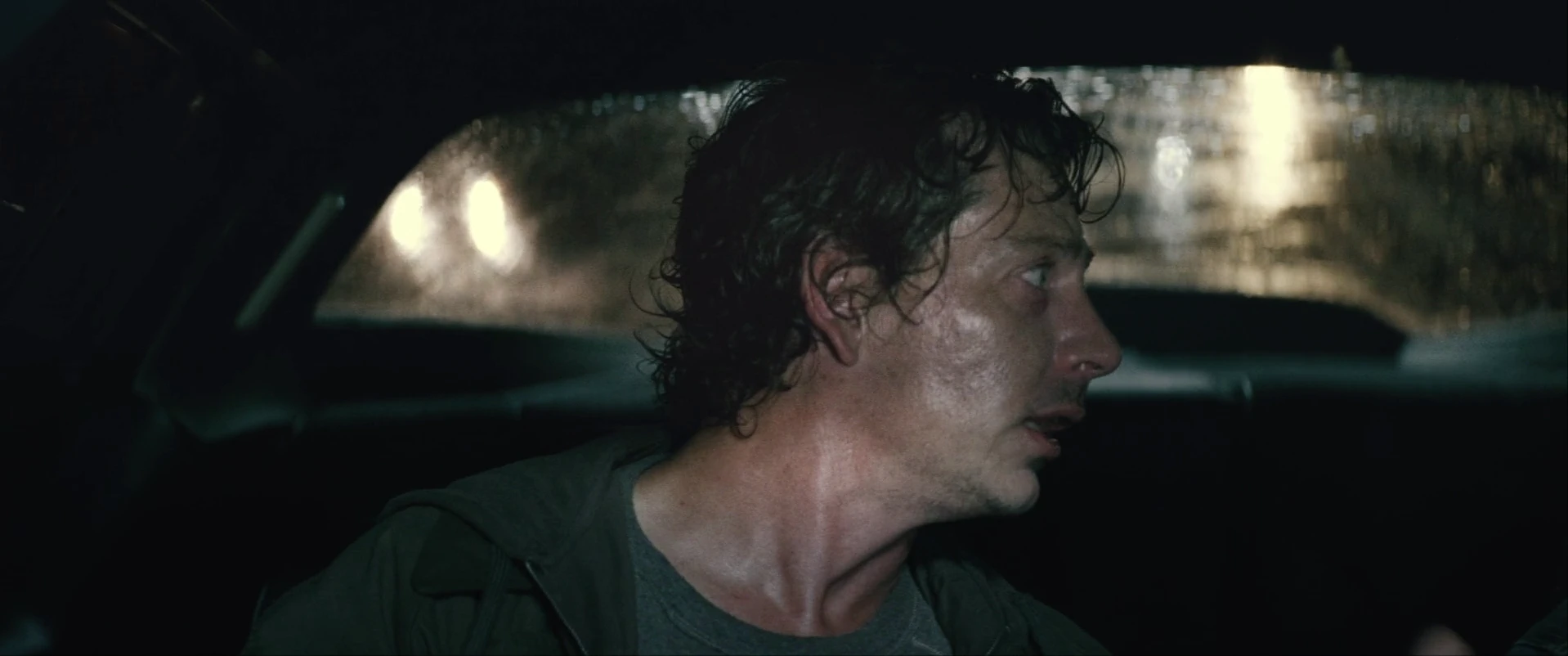 Screenshot 3 - Killing Them Softly 2012 Hindi Dual Audio