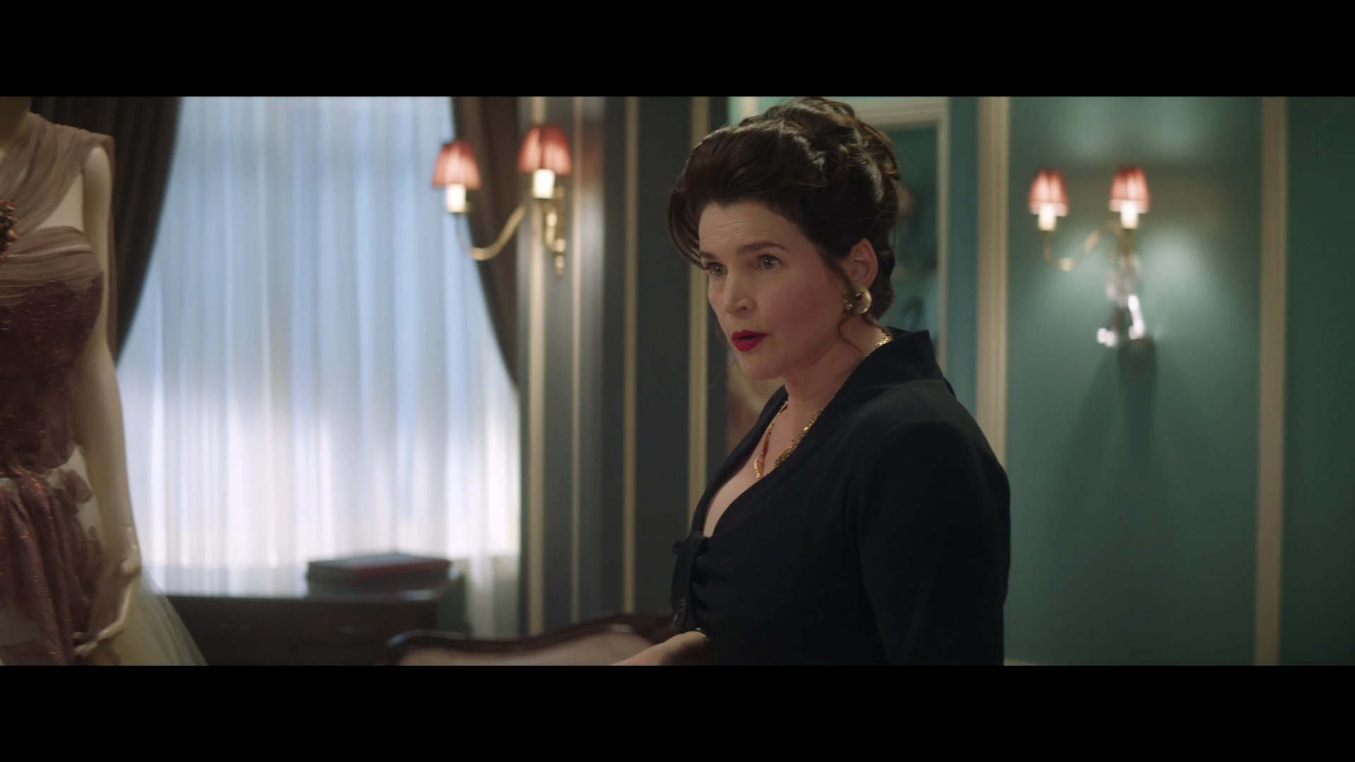 Screenshot 2 - Ladies in Black 2018 Hindi Dual Audio