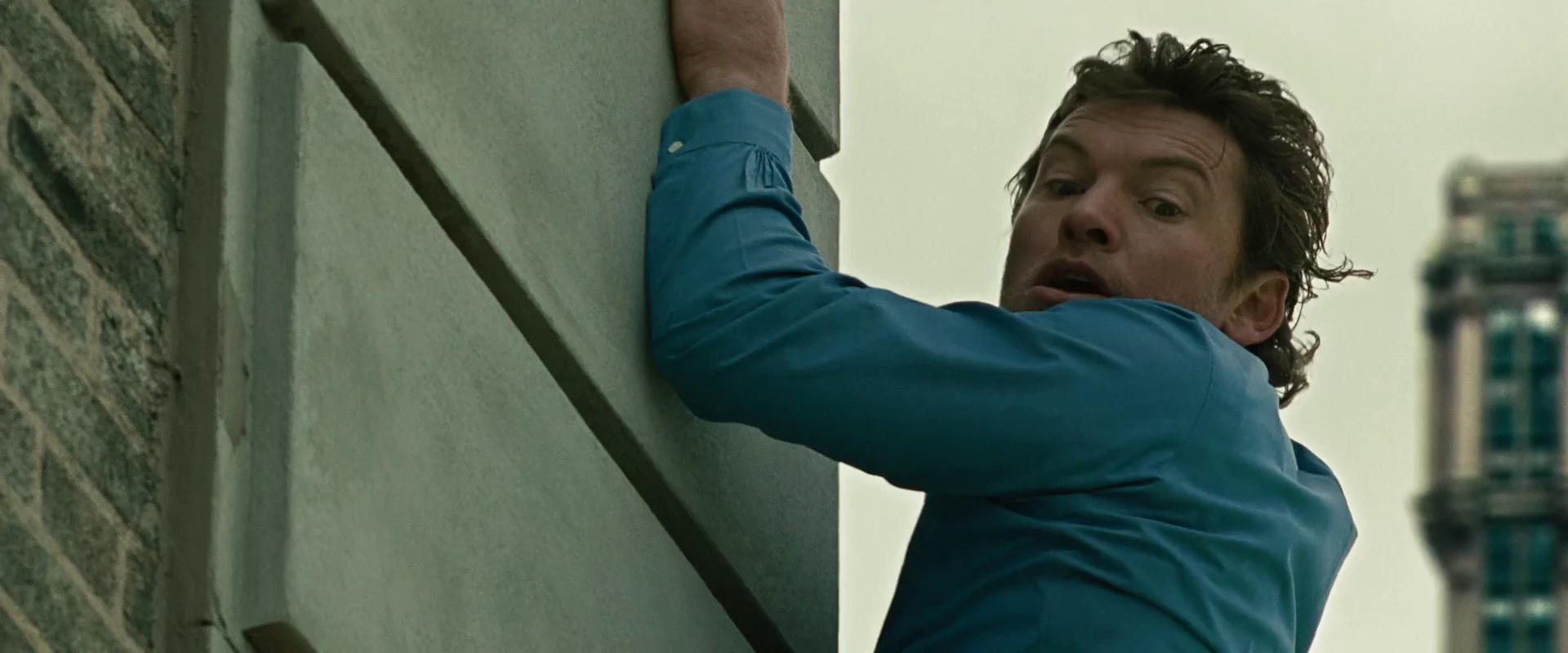 Screenshot 4 - Man on a Ledge 2012 Hindi Dual Audio