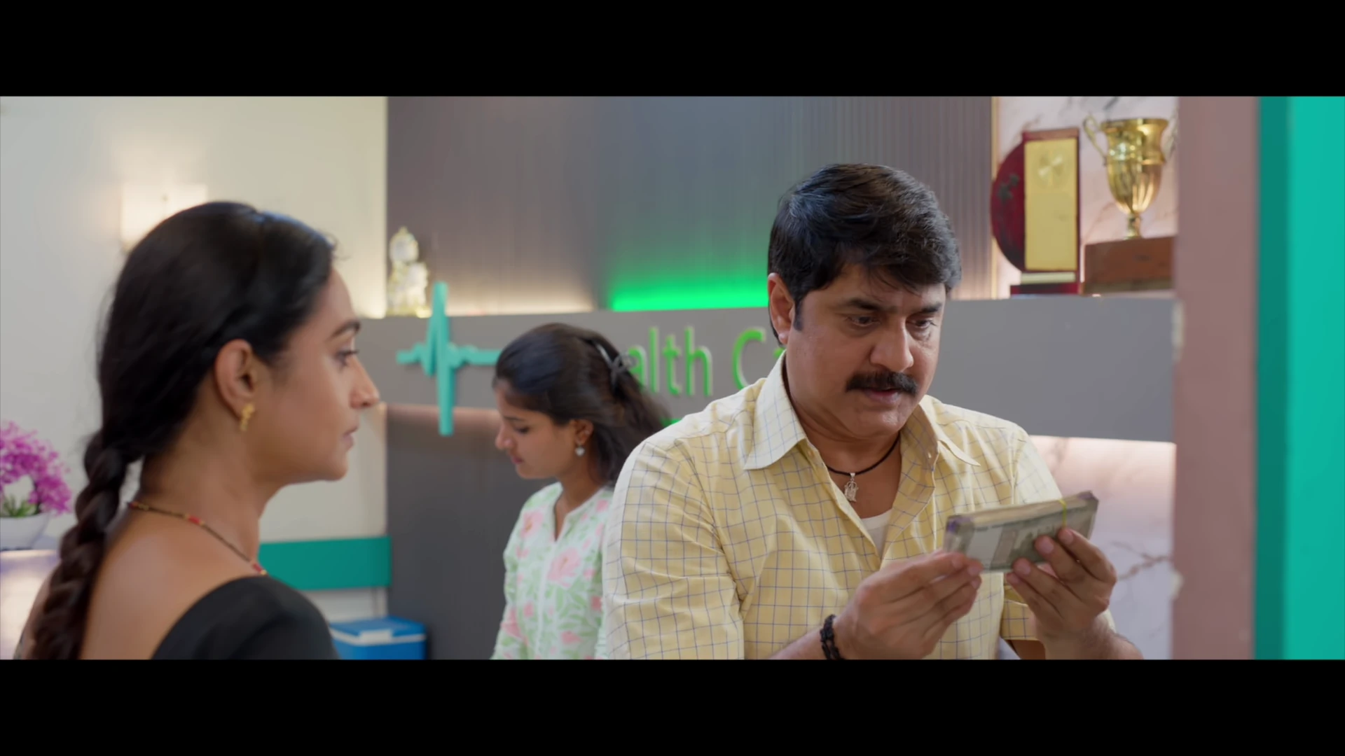 Screenshot 3 - Mister Middle Class 2026 Tamil Multi Audio