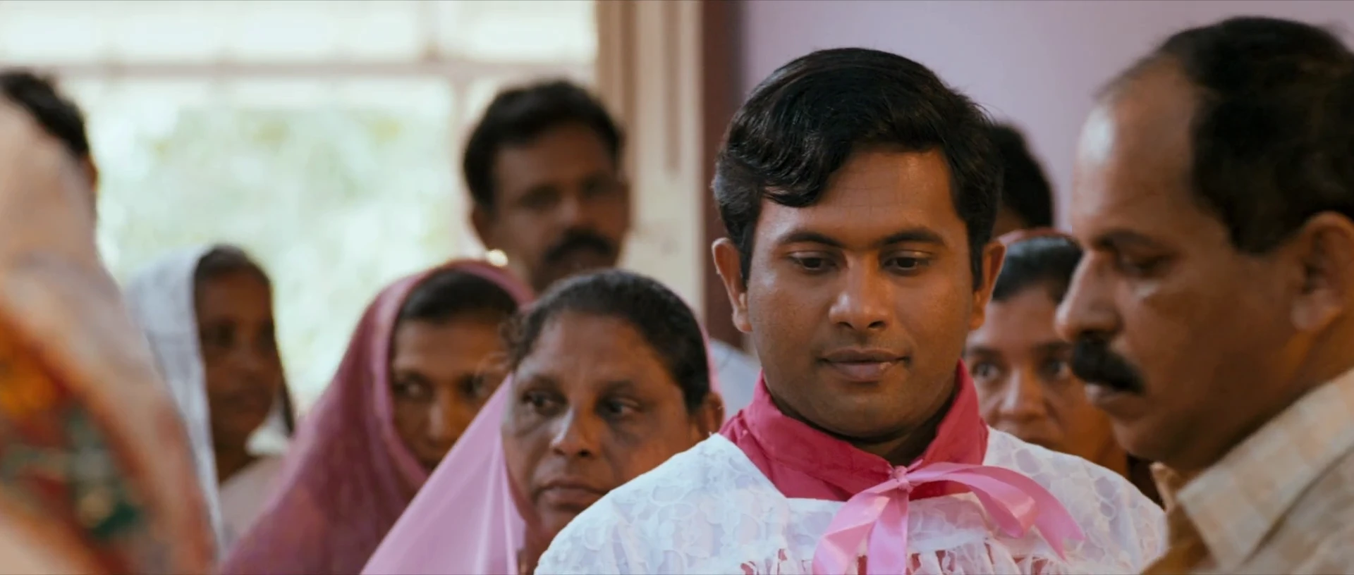 Screenshot 3 - Ohm Shanthi Oshaana 2014 Hindi Dual Audio - 48p
