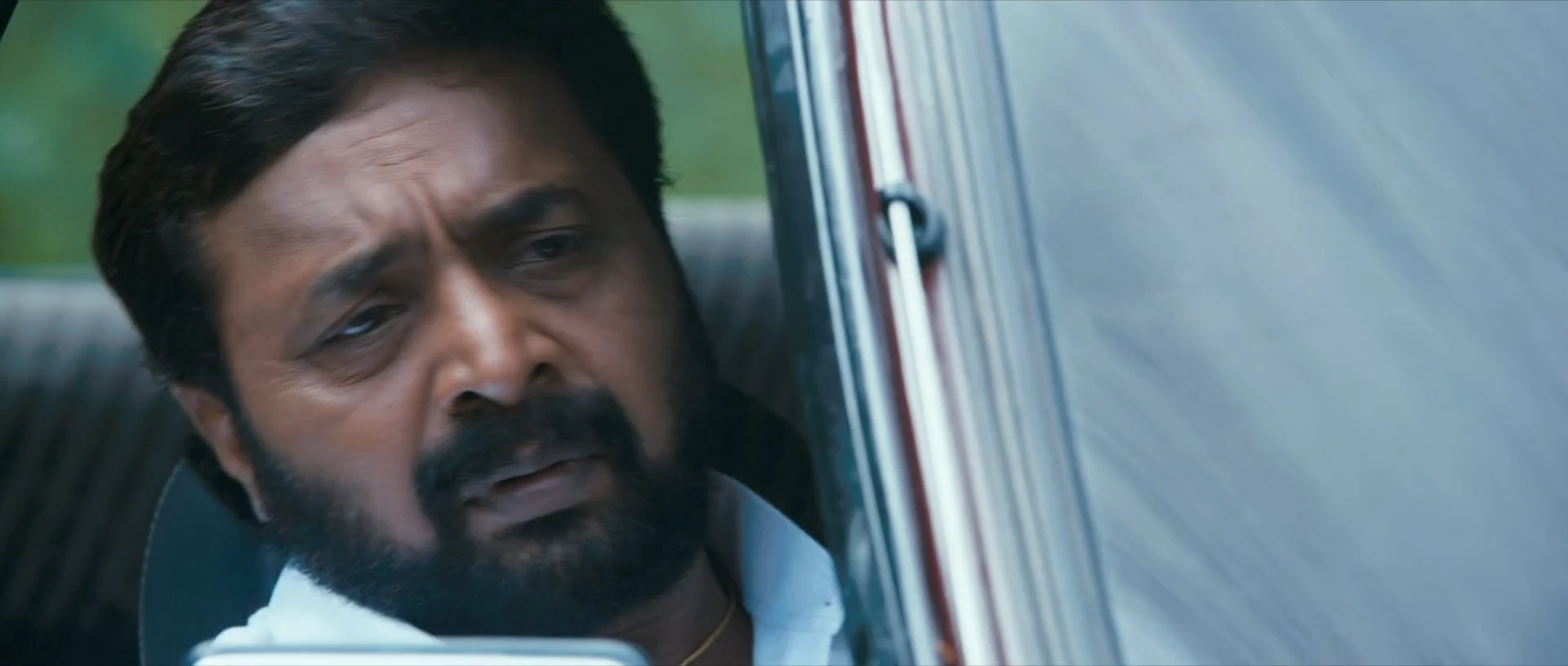 Screenshot 5 - Ohm Shanthi Oshaana 2014 Hindi Dual Audio - 48p
