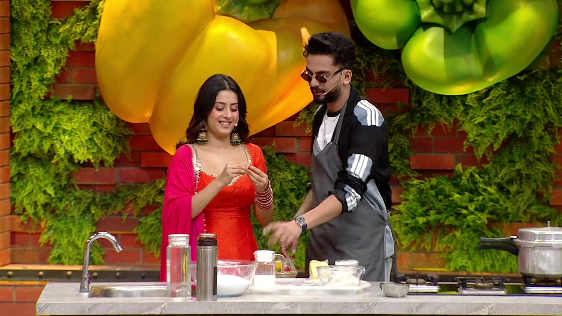 Screenshot 1 - Laughter Chefs Unlimited Entertainment Season 3 2025 Hindi [EP- 72 Added]