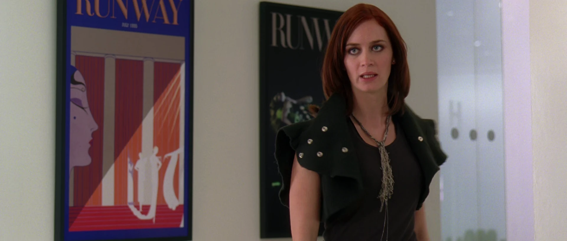 Screenshot 1 - The Devil Wears Prada 2006 Hindi Dual Audio