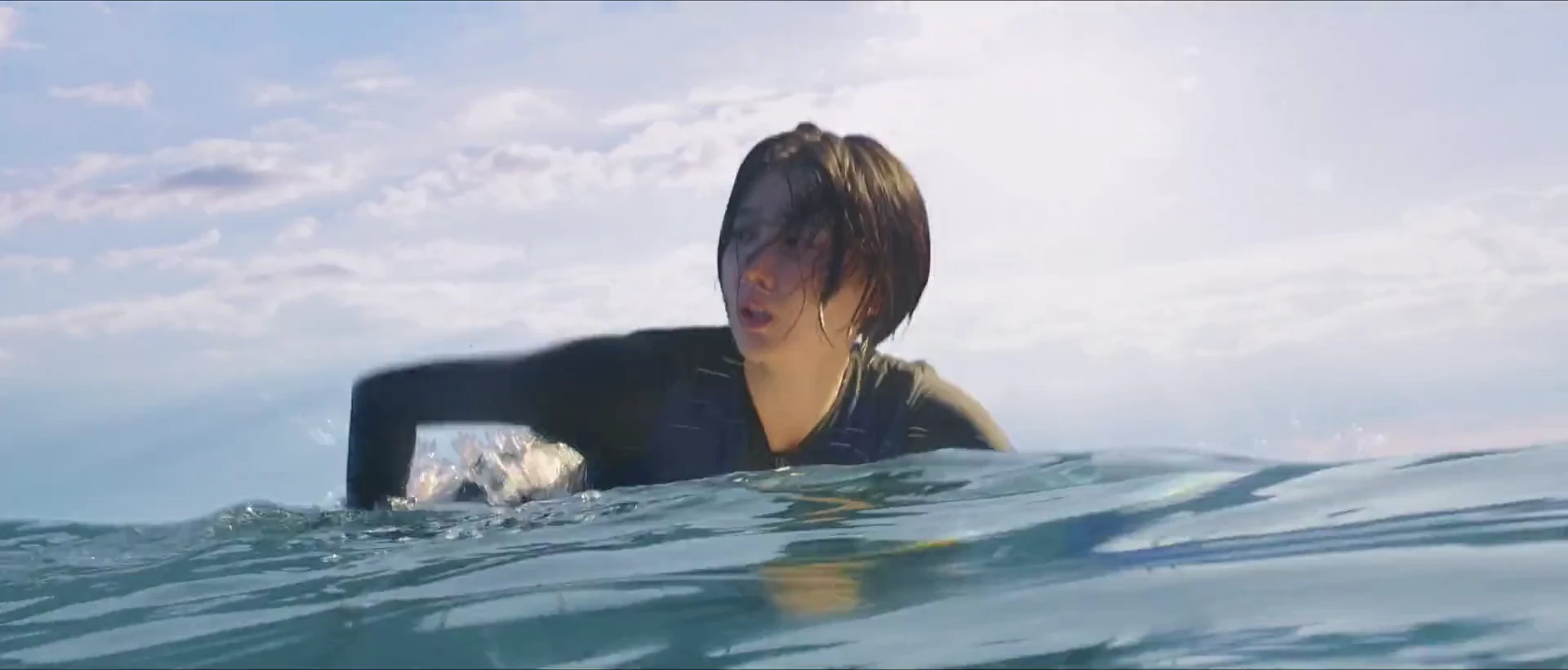 Screenshot 4 - The Shallows 2025 Hindi Dual Audio