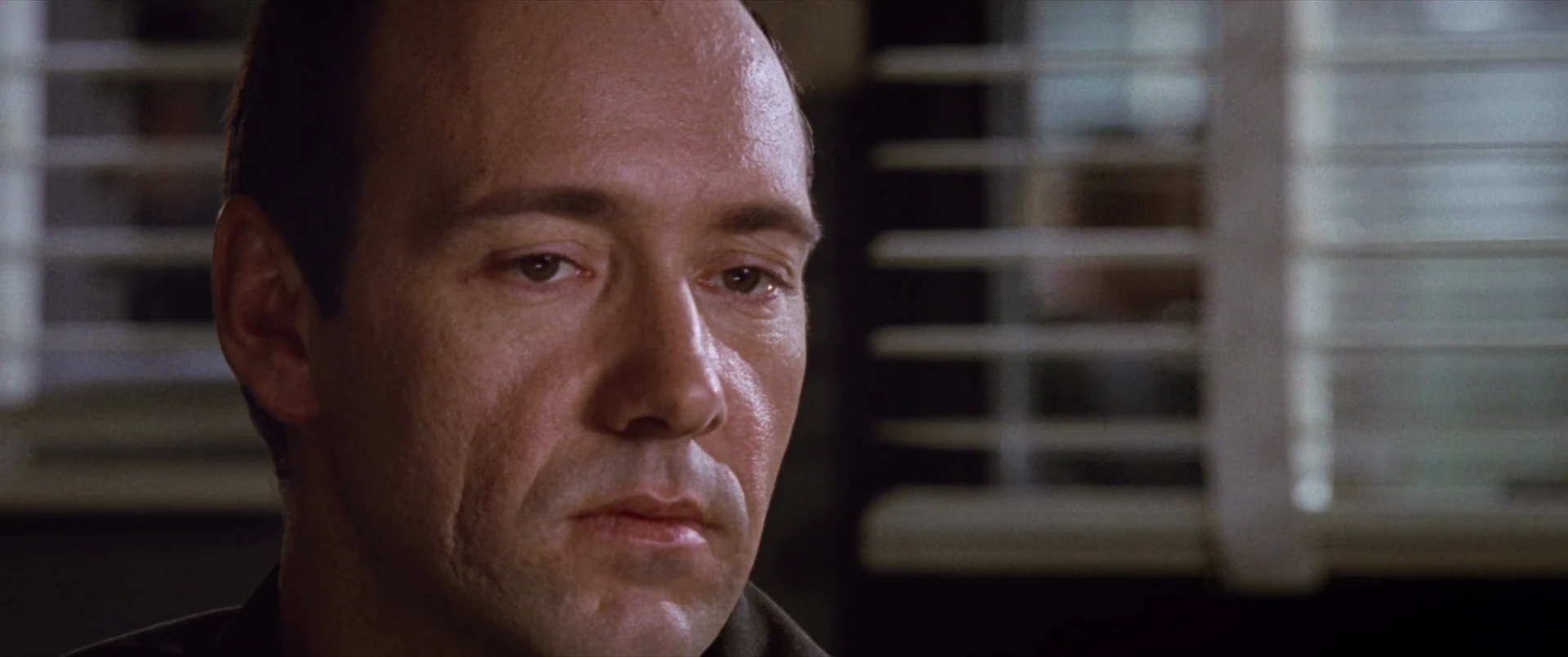 Screenshot 5 - The Usual Suspects 1995 Hindi Dual Audio
