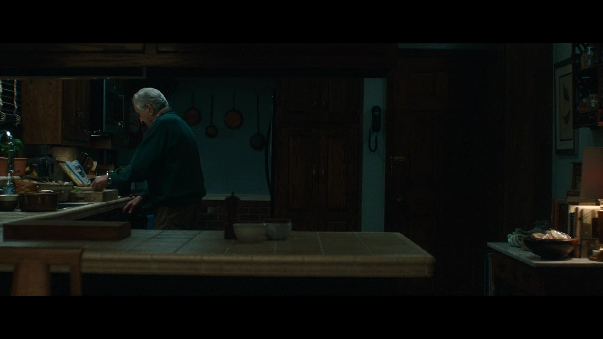 Screenshot 3 - The Whisper Man 2026 Hindi Dual Audio