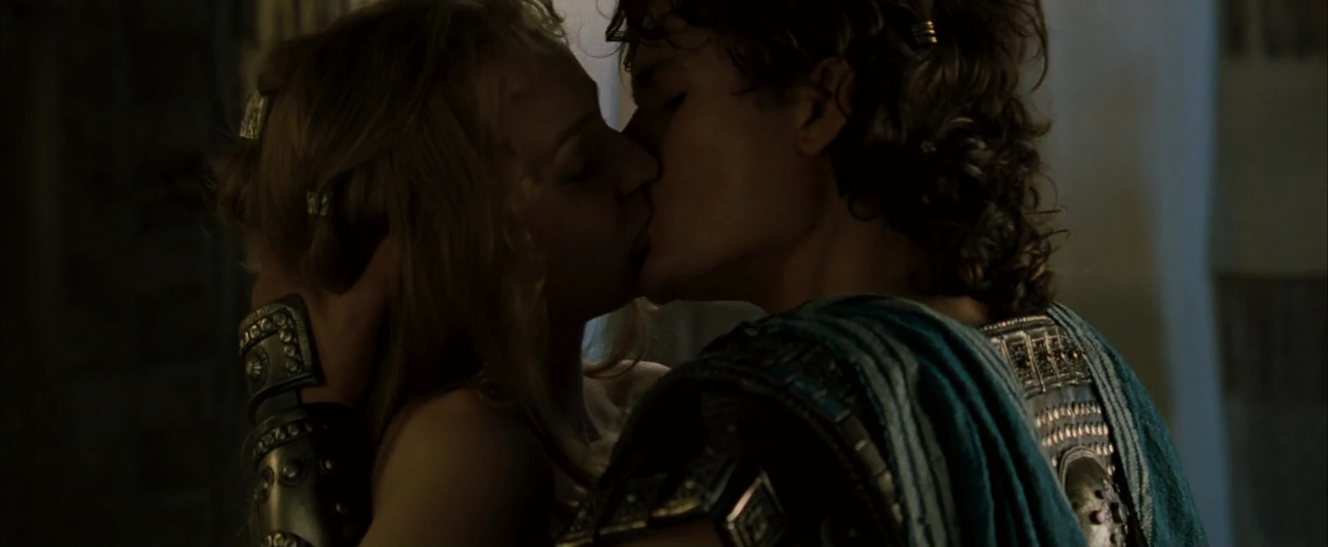 Screenshot 2 - Troy 2004 Hindi Dual Audio