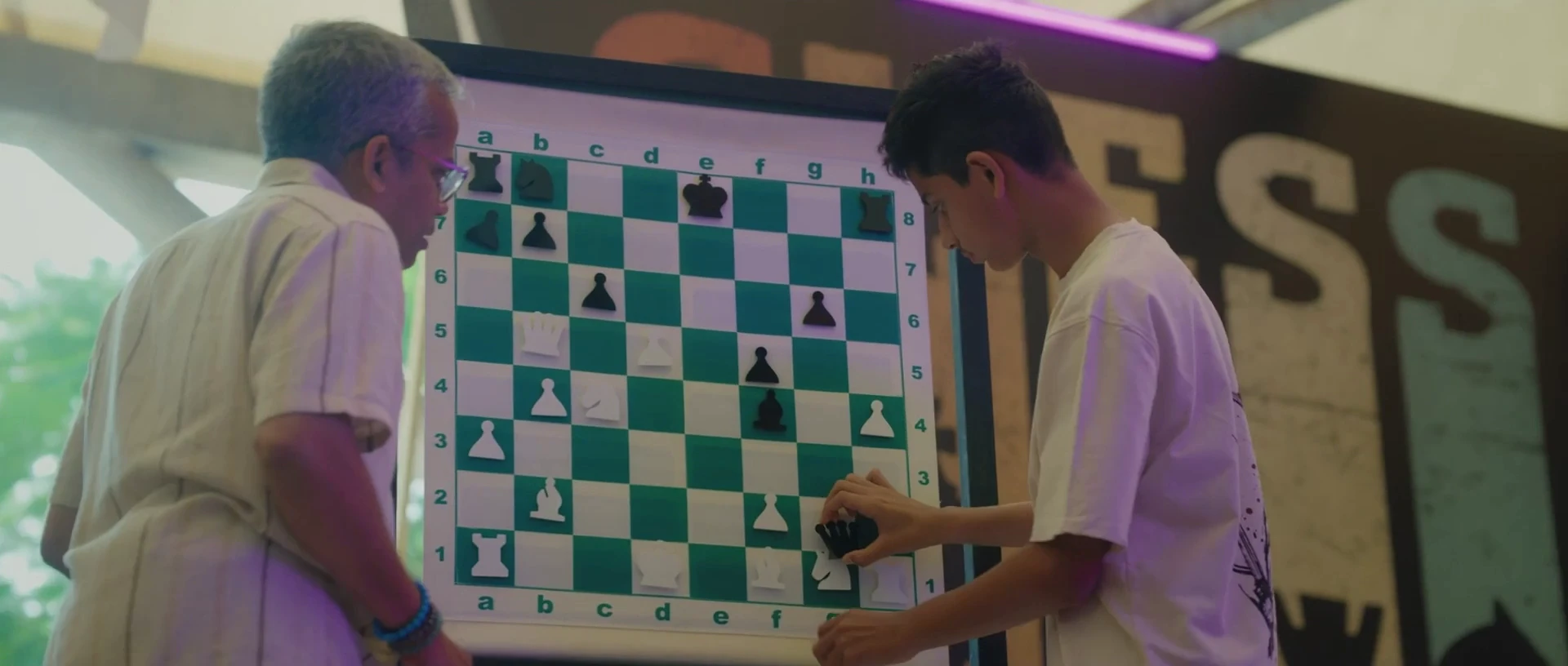 Screenshot 1 - Tula Pahata 2026 Hindi Dual Audio