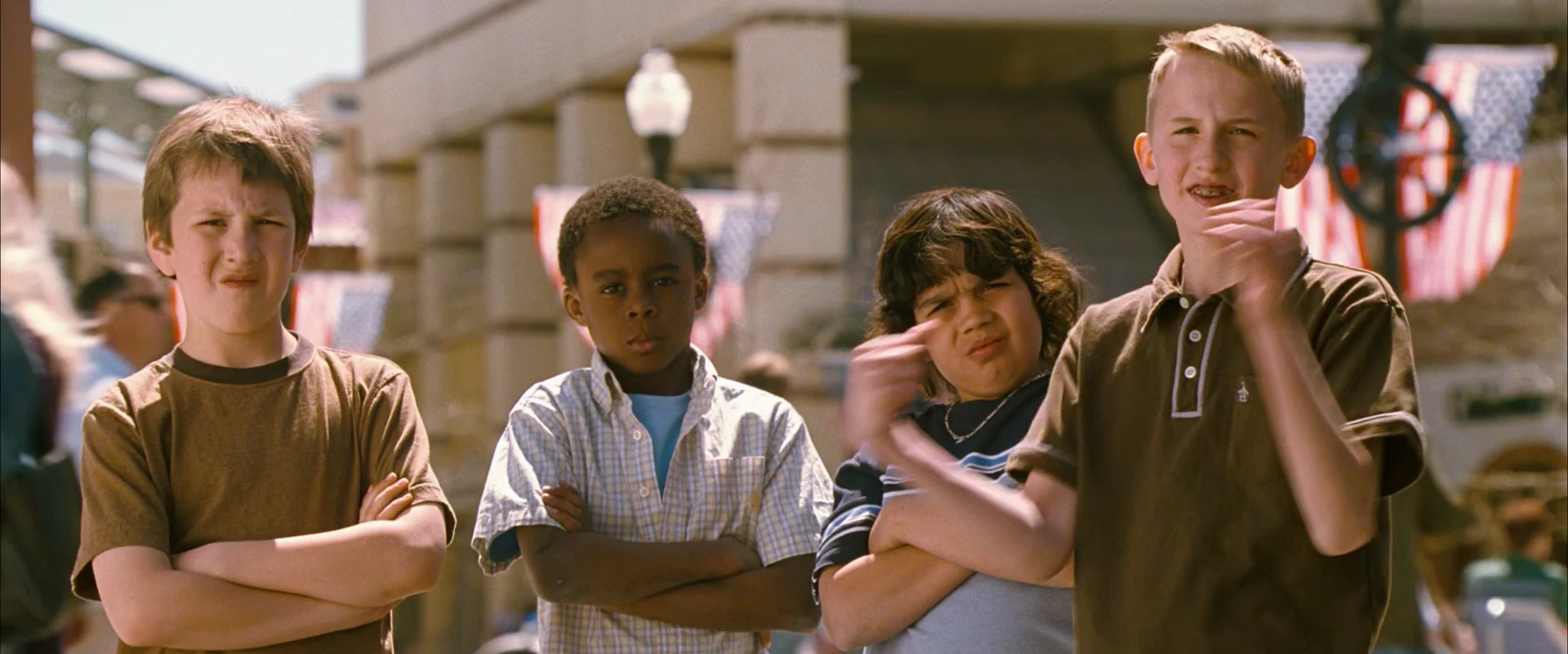 Screenshot 6 - Unaccompanied Minors 2006 Hindi Dual Audio