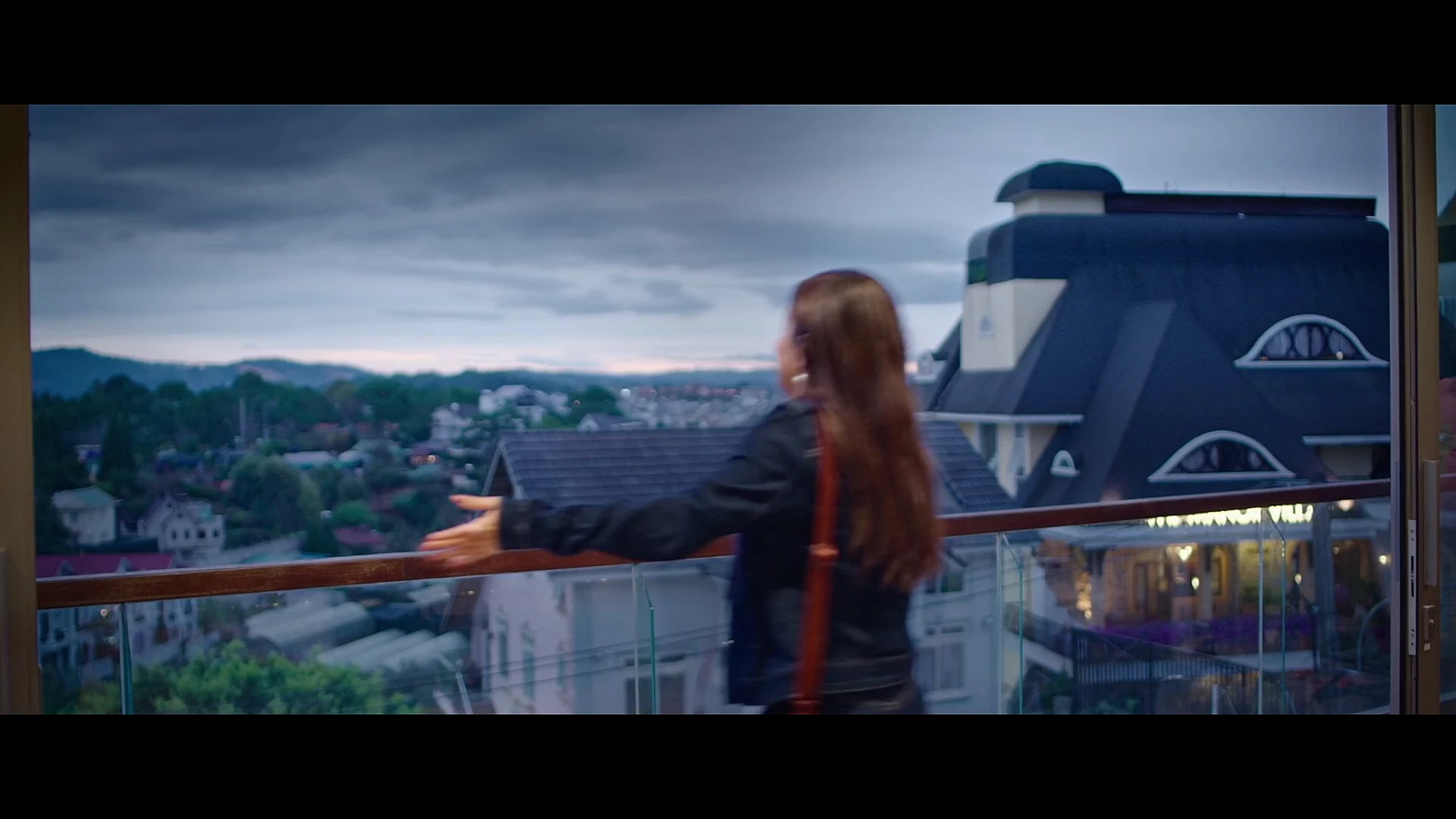 Screenshot 1 - Love in Vietnam 2025 Hindi Audio
