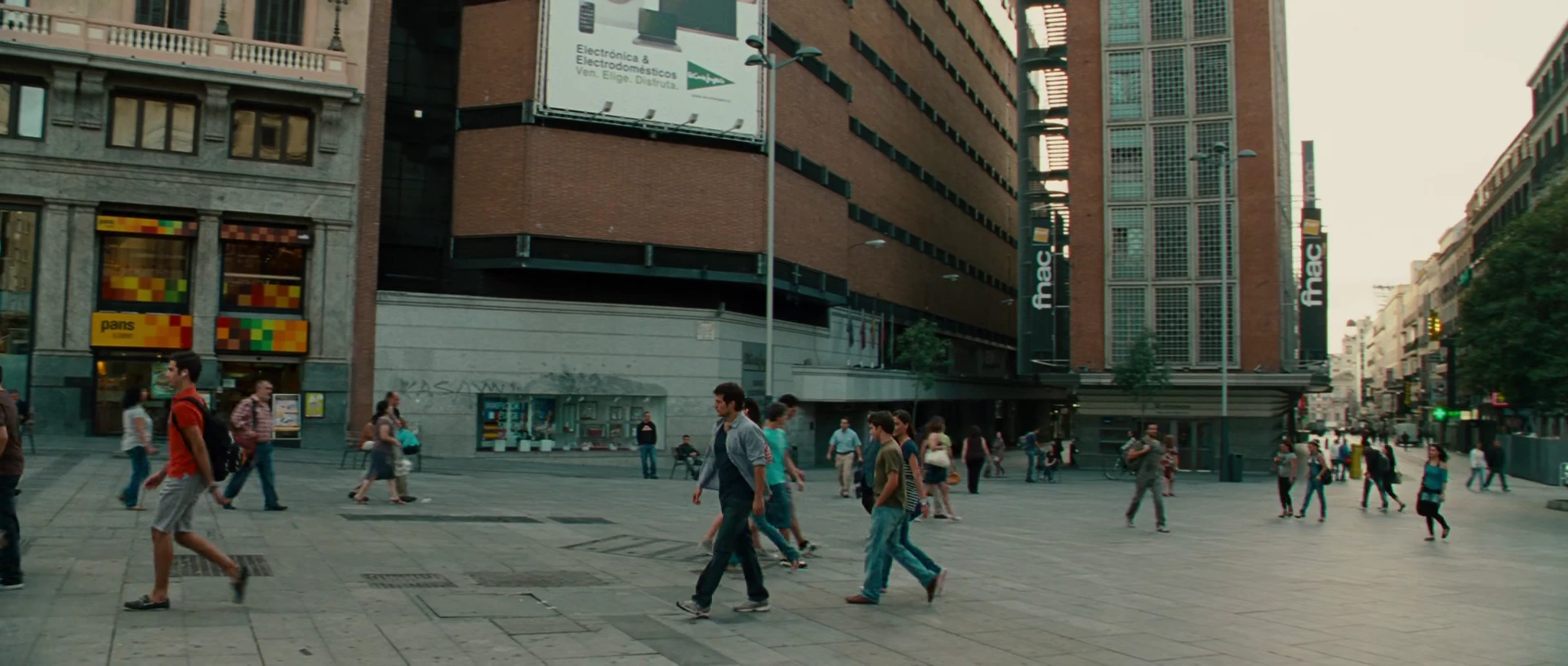 Screenshot 5 - The Cold Light of Day 2012 Hindi Dual Audio